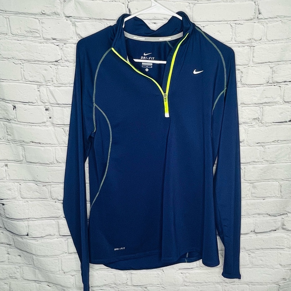 NIKE - Women’s Dri-Fit Pullover Violet (Large)